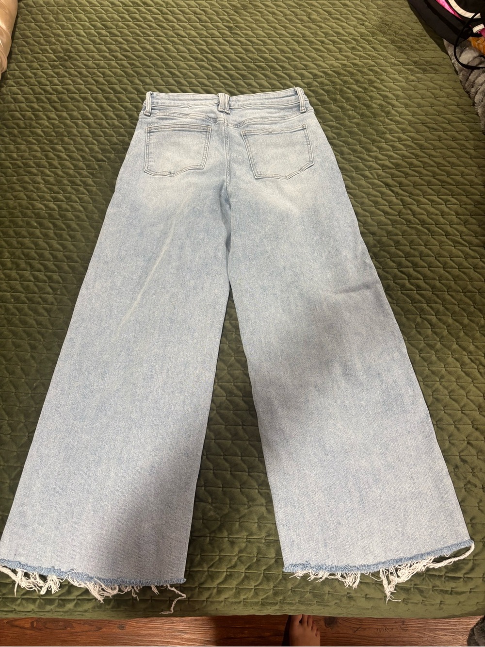 Light Blue Wide-Leg High-Rise Jeans with Frayed Hem - Picture 2 of 4